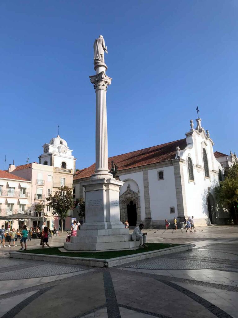 view of praca do bocage, setubal, with a plynth and scupture in the foreground